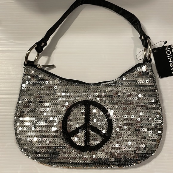 💥💥NWT Fashion Express Silver Sequin w/Black Sequin Peace Sign Shoulder Handbag - Picture 2 of 12